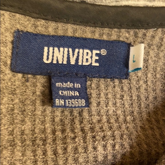 Boy’s 2 thermal tops univibe Large GUC - Picture 6 of 9